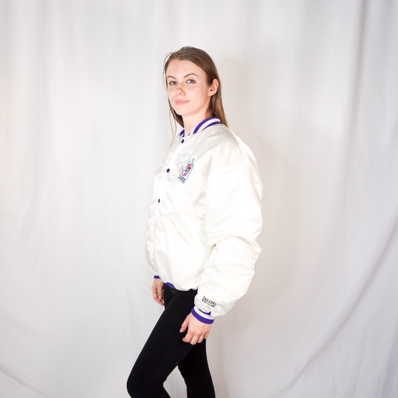 Taco Bell Rare White Bomber Jacket 5 Year Embroide - Picture 5 of 8